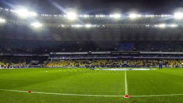 Edzés előtt labdarúgó játék a stadionban — Stock videók