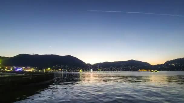 Pintoresca vista del Lago de Como en la noche, Italia — Vídeo de stock