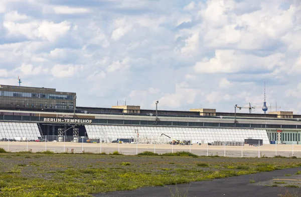 Berlin Tempelhof Airport, voormalige vliegveld van Berlijn, Duitsland — Stockfoto