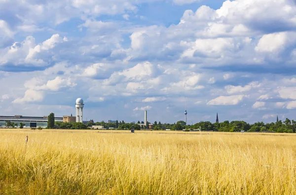 Berlin Tempelhof Airport, Berlin, Almanya'nın eski Havaalanı — Stok fotoğraf