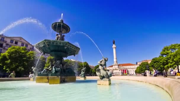 Fuente barroca en la plaza Rossio en Lisboa, Portugal — Vídeos de Stock