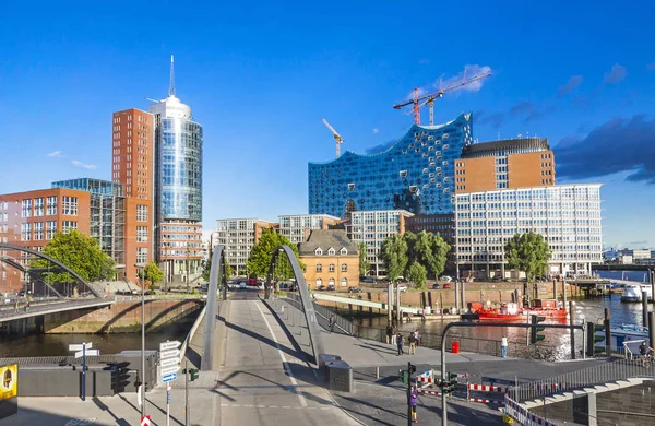 Speicherstadt distrito con edificio Elbphilharmonie en Hamburgo — Foto de Stock