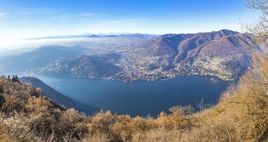 Panoramik Como Gölü geç Güz, İtalya