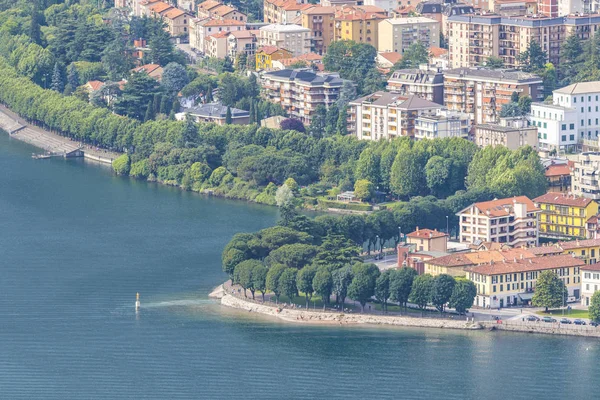 레 코 시내와 호수 코 모, 이탈리아의 항공 보기 — 스톡 사진