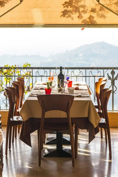 Served table in an italian restaurant — Stock Photo, Image