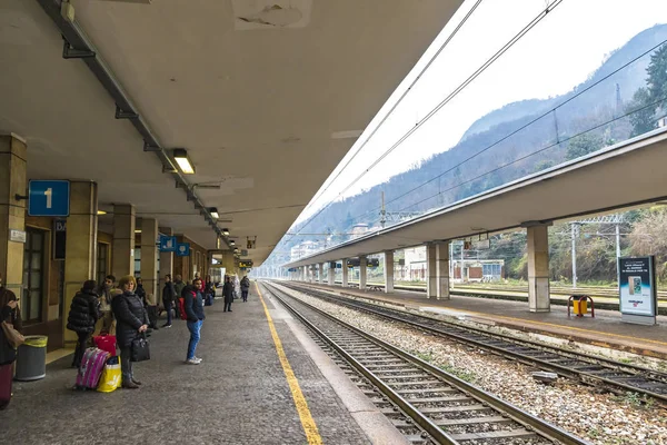 Como San Giovanni tren istasyonu, Lombardiya, İtalya — Stok fotoğraf