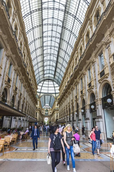 Galleria Vittorio Emanuele shopping Center em Milão, Itália — Fotografia de Stock