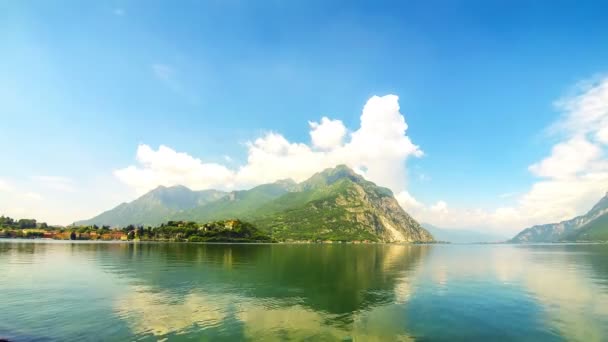 Pintoresca vista del Lago de Como y la ciudad de Lecco, Italia — Vídeo de stock