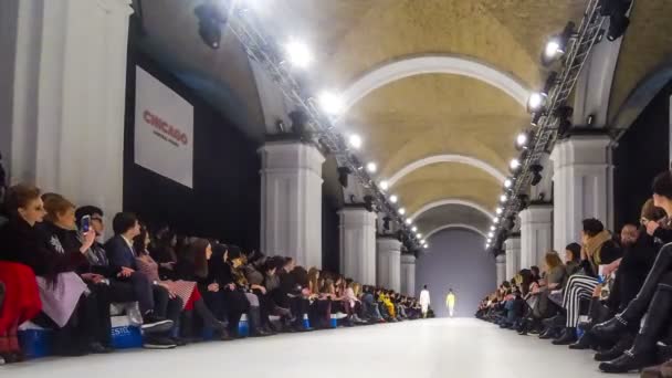 Semana de moda ucraniana AW 17-18 em Kiev, Ucrânia — Vídeo de Stock