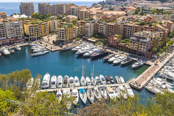 Panorámás kilátás nyílik a Port de Fontvieille kikötőre, Monacói Hercegség — Stock Fotó