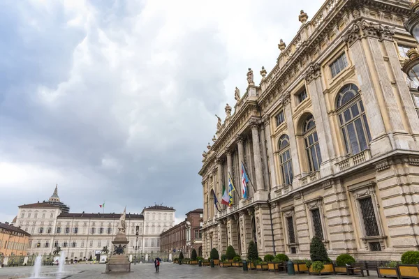 Piazza Castello, una plaza de la ciudad en Turín, Italia — Foto de Stock