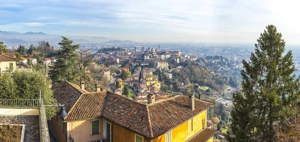 Vue panoramique d'automne de la vieille ville de Bergame, Italie — Photo