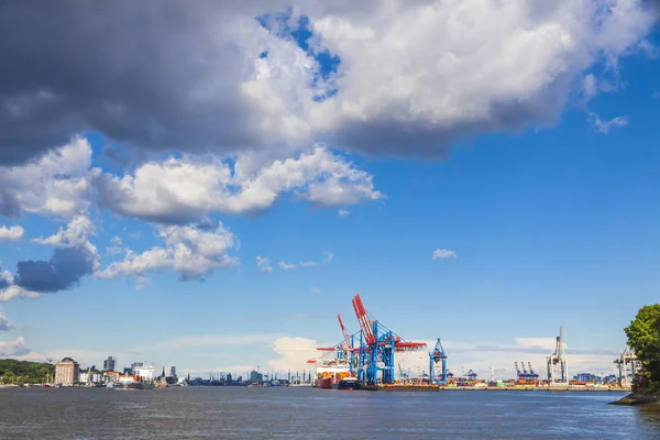 Port of Hamburg on the river Elbe, Germany — Stock Photo, Image