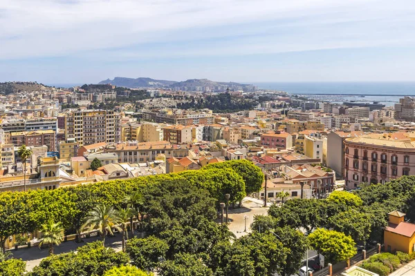 卡利亚里旧城，撒丁岛，意大利的鸟瞰图 — 图库照片