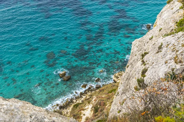 Litorale roccioso dell'isola di Sardegna — Foto Stock