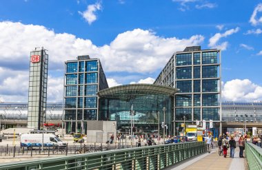 Berlin Merkez Tren İstasyonu (Berlin Hauptbahnhof)