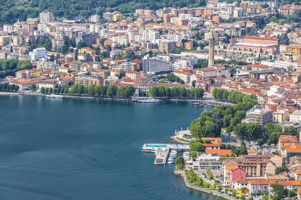 Havadan görünümü Lecco şehir ve Lake Como, İtalya — Stok fotoğraf