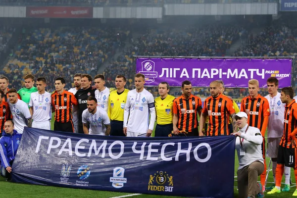 Ukrajinská Premier League: Dynamo Kyjev v Šachtar — Stock fotografie