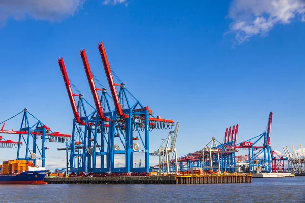 Porto di Amburgo sul fiume Elba, Germania — Foto Stock