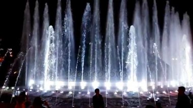 Dans eden su çeşme gösterisinde Kiev, Ukrayna