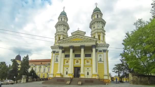 Svatý Kříž řeckokatolická katedrála ve městě Uzhhorod, Ukrajina — Stock video