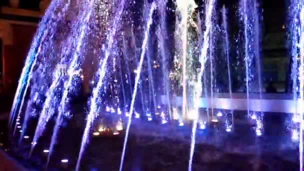 Tančící vodní fontána show v Kyjevě, Ukrajina — Stock video