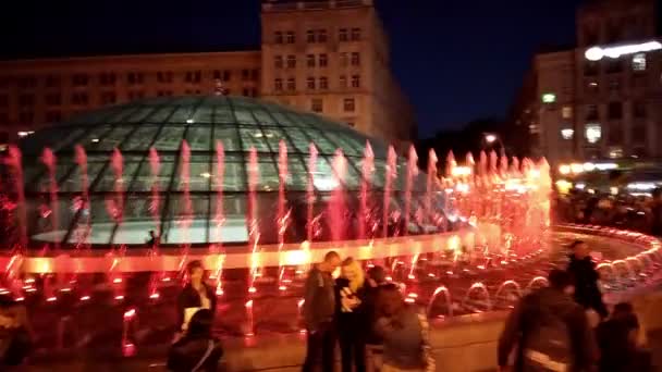 Espectáculo de fuente de agua bailando en Kiev, Ucrania — Vídeos de Stock