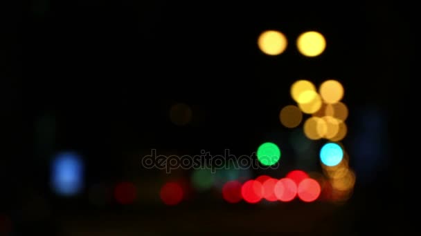 feux de circulation déconcentrés de la route de la ville de nuit 