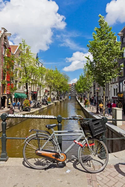 Amsterdam Nederland Juni 2013 Levendige Straat Oudezijds Achterburgwal Het Hart — Stockfoto