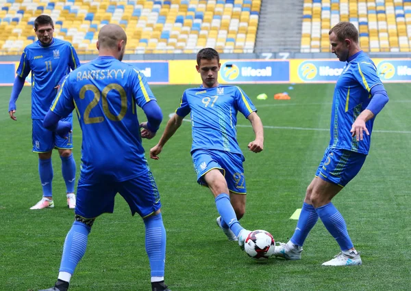 Kiev, Ukrayna Milli Futbol takımının oturum eğitim — Stok fotoğraf