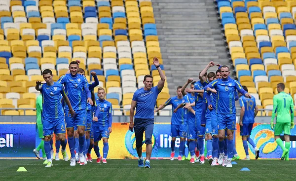 Training sessie van nationale voetbalelftal van Oekraïne in Kiev — Stockfoto