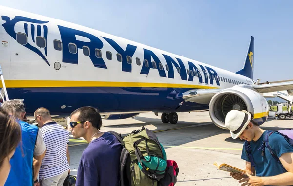 Boeing 737-8as (Ryanair) i Bergamo flygplats — Stockfoto