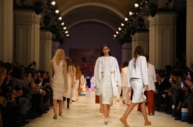 Ukrayna moda hafta Aw 2017/18: toplama Gasanova tarafından