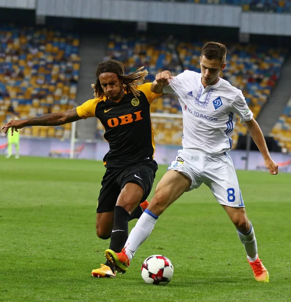 Ligue des champions de l'UEFA : FC Dynamo Kiev v Jeunes garçons — Photo