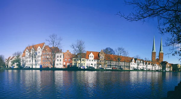 Horisonten av den medeltida staden Lübeck, Tyskland — Stockfoto