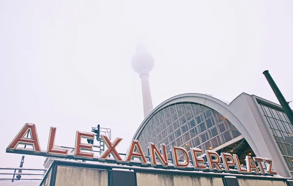 Budova nádraží alexanderplatz v Berlíně — Stock fotografie