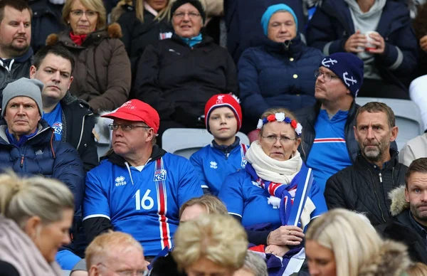 Světa ve fotbale 2018 oprávněné: Iceland v Ukrajině v Reykjavíku — Stock fotografie