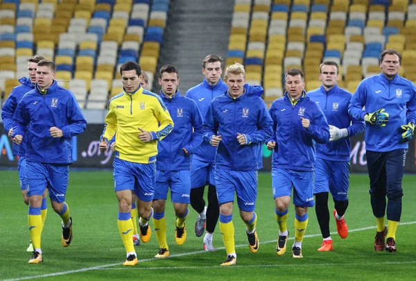 World Cup kvalet: Ukraina v Kroatien i Kiev. Före match — Stockfoto