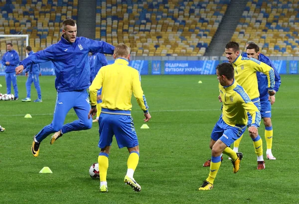 World Cup kwalifikacjach: Ukraina v Chorwacja w Kijowie. Przed meczem — Zdjęcie stockowe