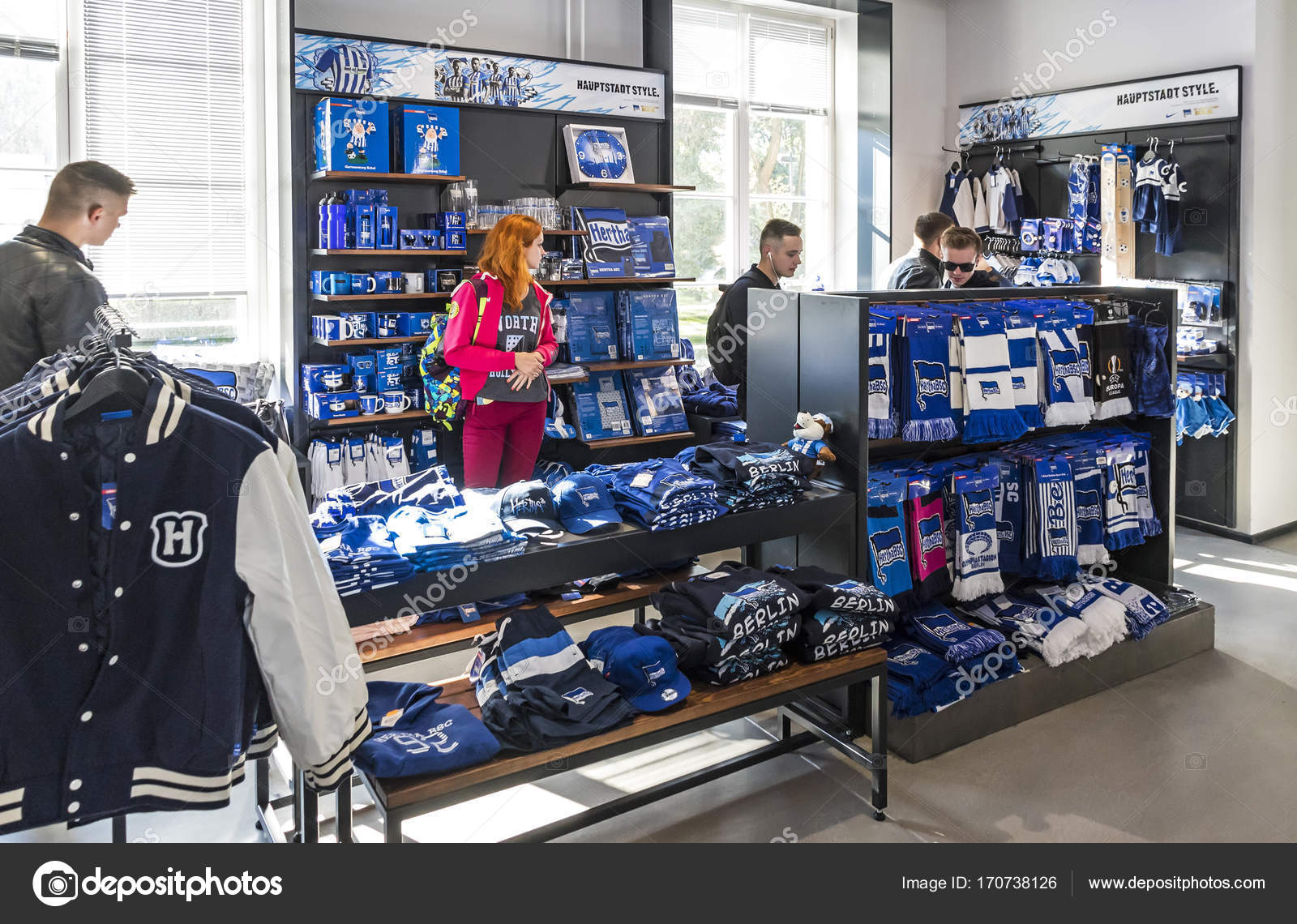 Ved matematiker mængde af salg Hertha BSC Fanshop in Berlin – Stock Editorial Photo © katatonia82  #170738126