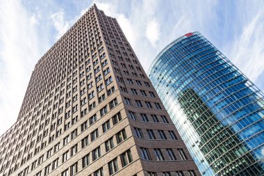 Kollhoff Kulesi ve Potsdamer Platz de Berlin Bahn kule