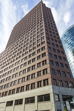 Berlin, Almanya 'da Potsdamer Platz' daki Kollhoff Kulesi