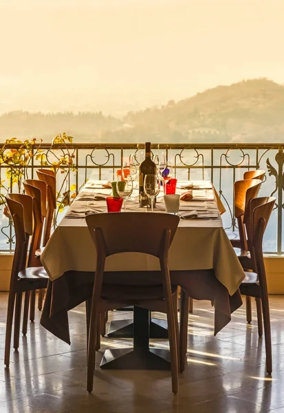 Served table in an italian restaurant — Stock Photo, Image