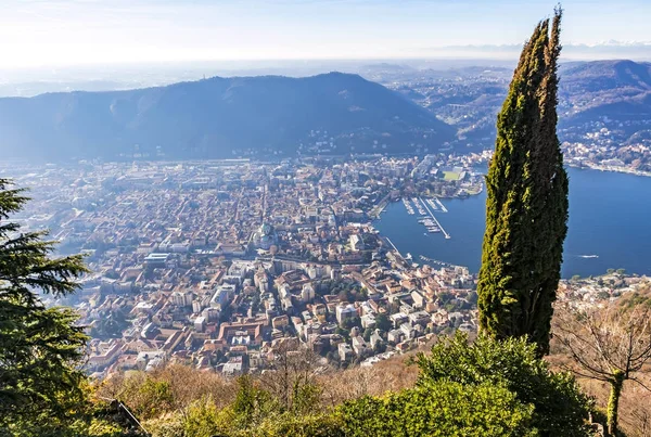 Havadan görünümü şehir Como Lake Como, İtalya — Stok fotoğraf