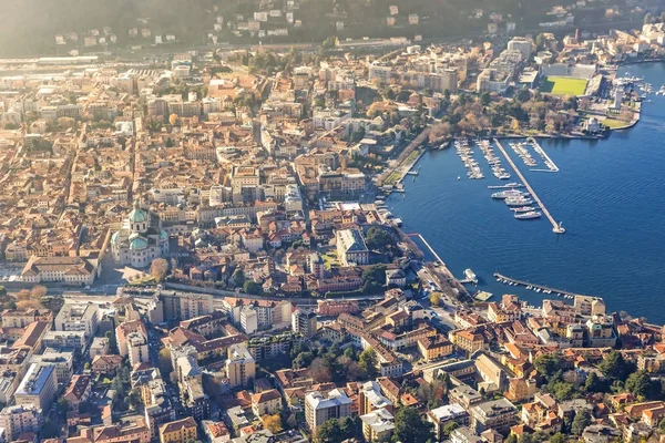 コモ湖イタリアのコモ市の空撮 — ストック写真