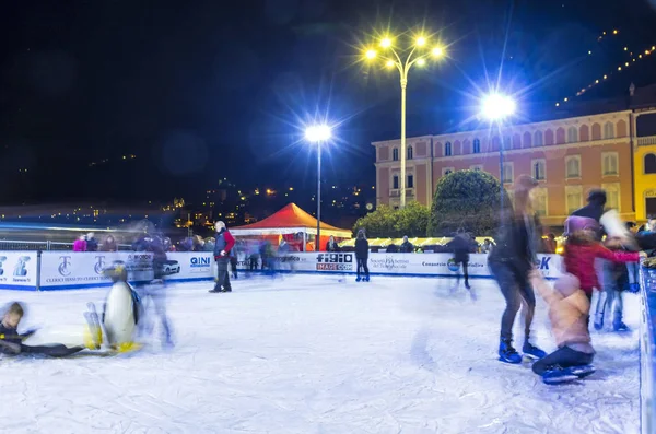 Como, İtalya'da adil Noel buz pateni pisti buz
