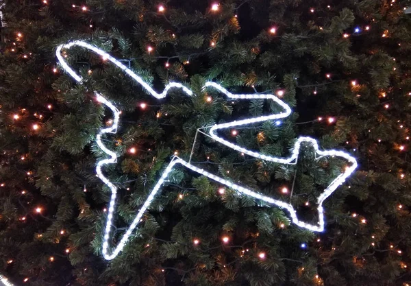 Árbol de Año Nuevo decorado con aviones —  Fotos de Stock