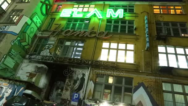 Galeria historycznych Neon podpisuje w Wrocław, Polska — Wideo stockowe