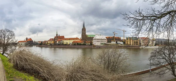 Cathédrale et rivière Oder à Wroclaw, Pologne — Photo
