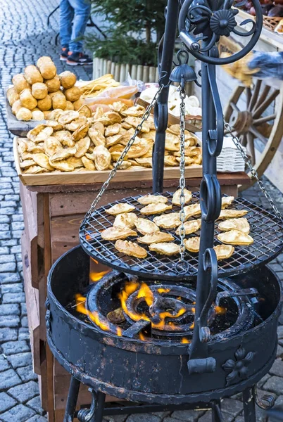 Traditionell polska grillad ost Oscypek — Stockfoto